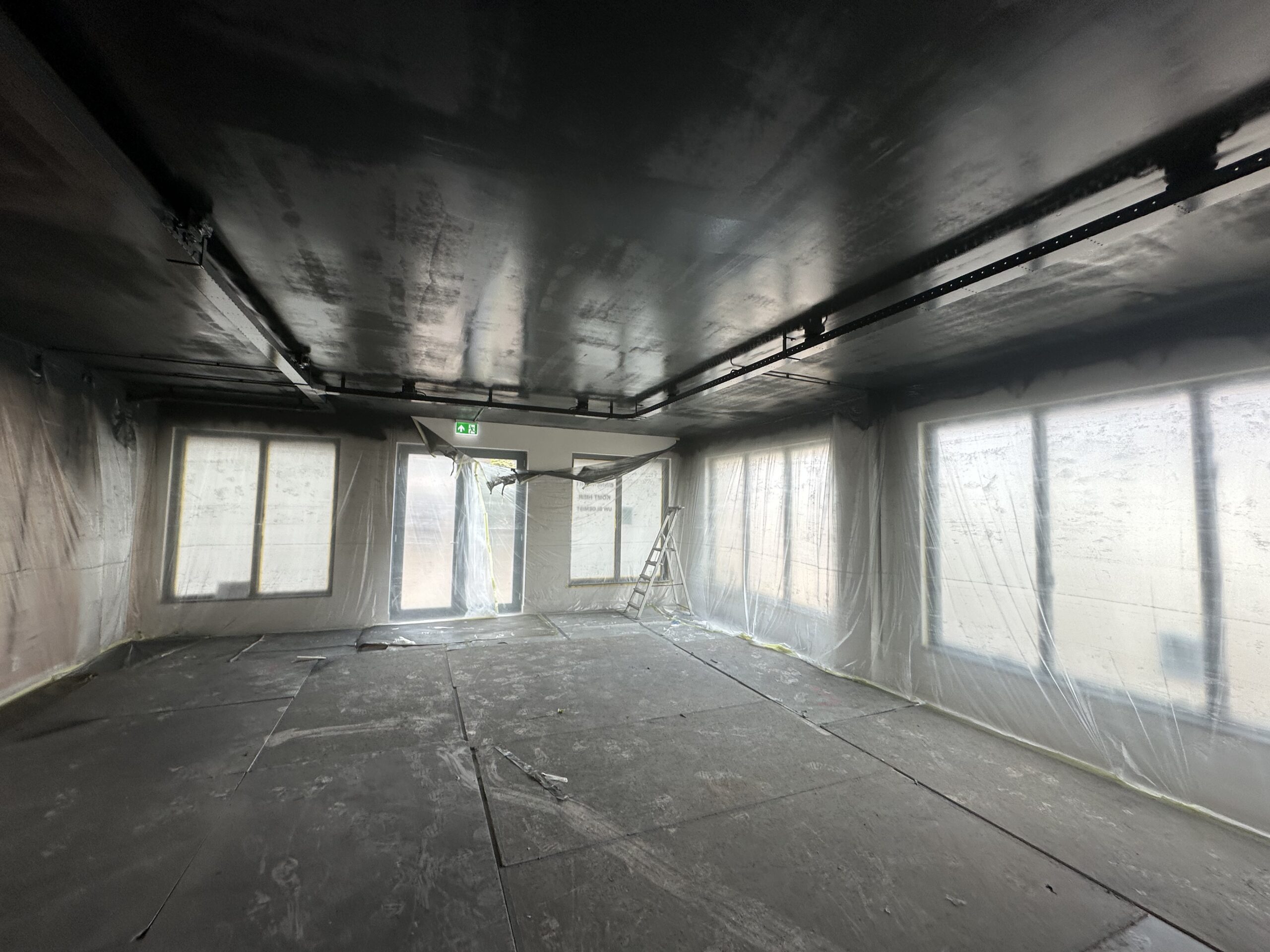 Latex spuiten plafond bedrijfspand: de Bloemen Zussen - na